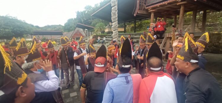 Ekspedisi Toba- HPN 2023: Dua Pengurus SMSI Sumut Ditambali Marga Batak