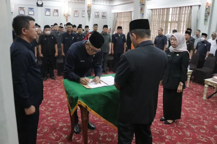 Melantik 59 Pejabat Eselon III dan IV, Wali Kota: Selamat Bekerja!