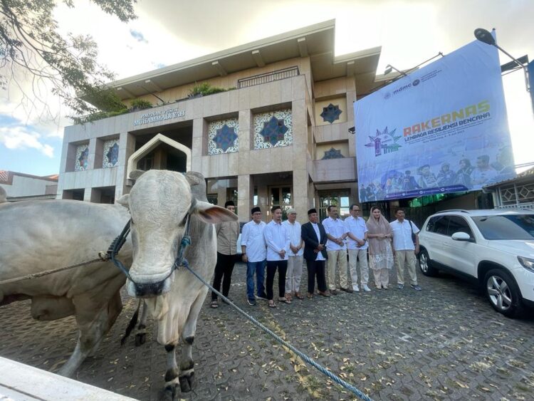 Prabowo Salurkan Puluhan Hewan Qurban ke Ponpes-ponpes dan Ormas Keagamaan di Jawa Timur