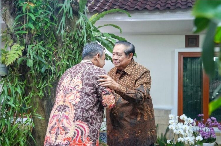 Jelang Pelantikan Presiden, Muzani Sambangi SBY di Cikeas: Undangan Penting untuk Tokoh Bangsa*